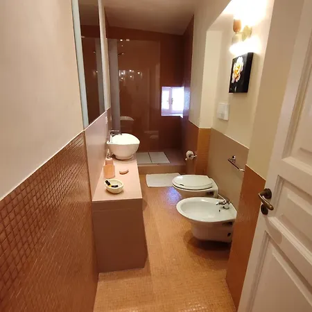 La Via Della Giudecca 3*