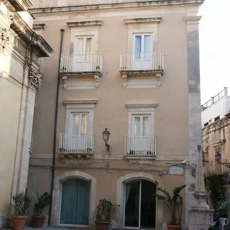 La Via Della Giudecca فندق مبيت وإفطار سيراكوزا