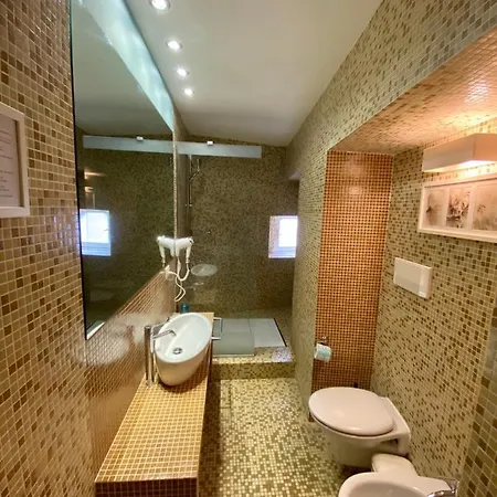 Bed and Breakfast La Via Della Giudecca 3*