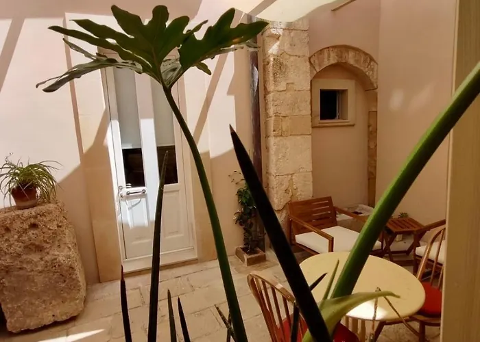 La Via Della Giudecca Syracuse