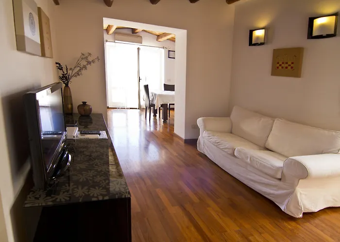 La Via Della Giudecca 4*