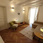 La Via Della Giudecca 3*